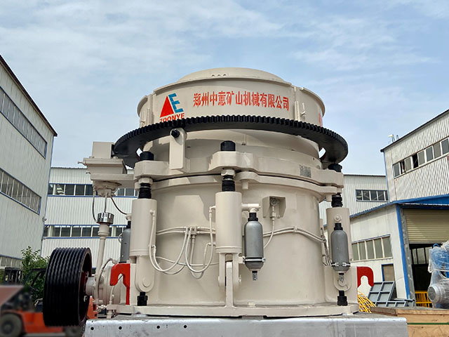 中意喜訊!發(fā)往內(nèi)蒙古HP400圓錐破碎機(jī)已出廠(chǎng)