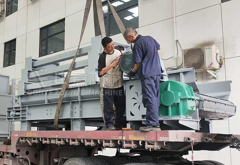 鏈板輸送機.jpg 鏈板輸送機